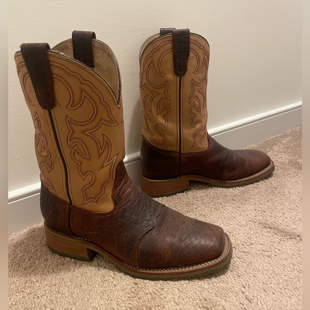 Double H “Graham” in brown. Size 10D. Brand new only worn once.